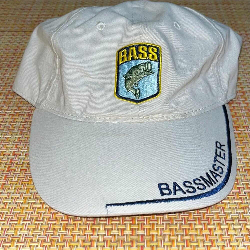 BassMaster Vintage Men’s White Fishing Cap Hat VTG 